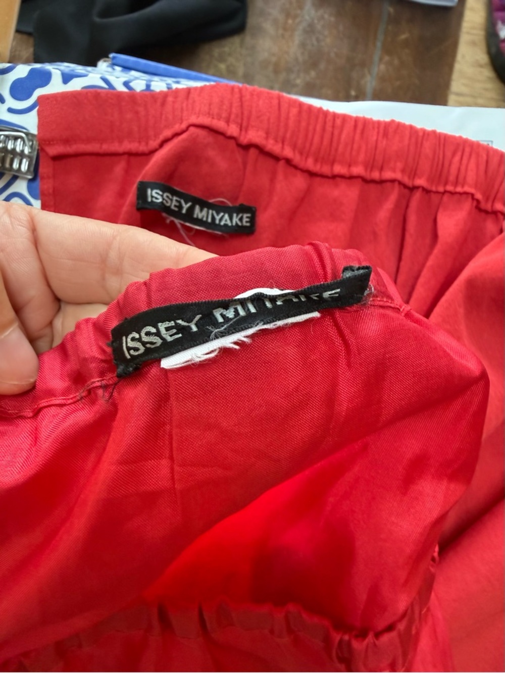 Issey Miyake Red Midi Balloon Skirt - Picture 7 of 7